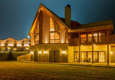 Akşam saatlerinde güzel modern ev
