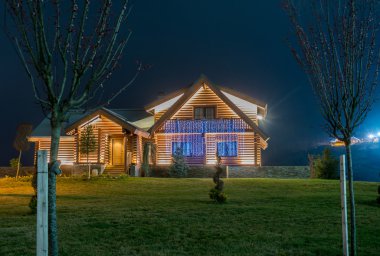 Akşam saatlerinde güzel modern ev