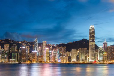 Gün batımında Hong Kong manzarası