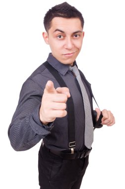 Genç bir adam üzerinde beyaz izole takım elbise