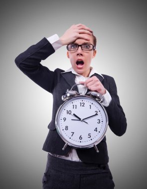 komik kadın saati ile