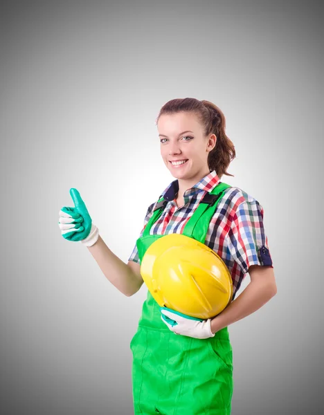 Bauarbeiterin gegen das Gefälle — Stockfoto