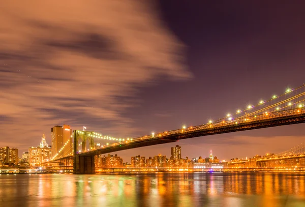 Panorama nocturno de Manhattan en Nueva York, Estados Unidos — Foto de Stock