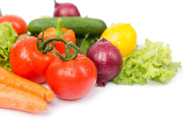 Verschiedene Gemüse isoliert auf dem weißen — Stockfoto