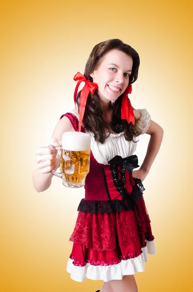 Bavorské holka proti přechodu — Stock fotografie