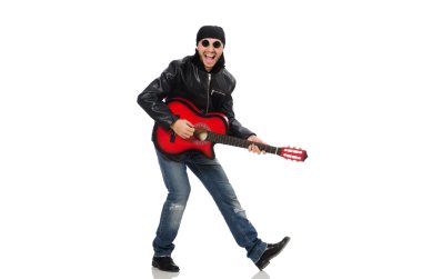 Gitarist beyazı izole etti