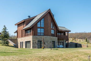 Modern parlak yaz günü evde