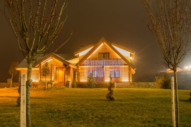 Akşam saatlerinde güzel modern ev