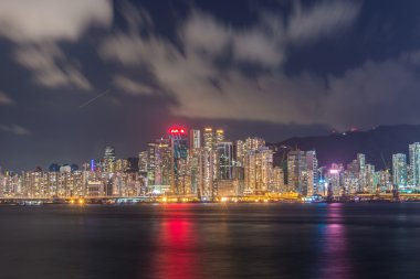 Gün batımında Hong Kong manzarası