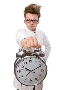 Alarmlı saati olan komik doktor beyaza izole edilmiş.