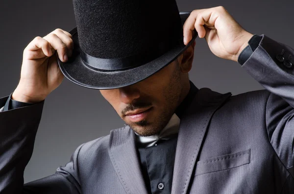 Homme avec chapeau dans le concept vintage — Photo