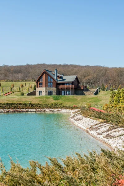 Modern house near water on bright day — Stock Photo, Image