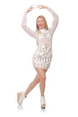 Beyaz tenli güzel bir kadın.