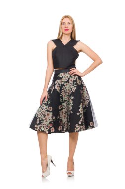 Çiçekli, siyah etekli, beyaz tenli bir kadın.