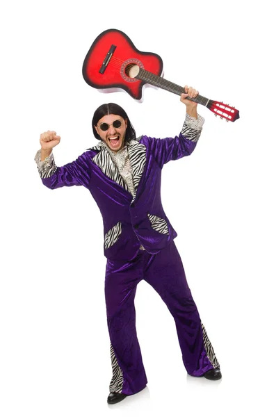 Άνθρωπος με αστεία ρούχα κρατώντας κιθάρα — Φωτογραφία Αρχείου