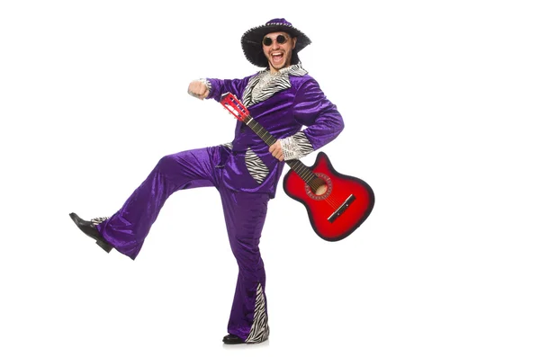 Mannen i roliga kläder håller gitarr — Stockfoto