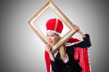 Komik bir konseptte kadın kraliçe