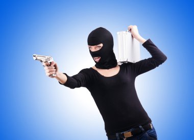 Degrade karşı silahla suç