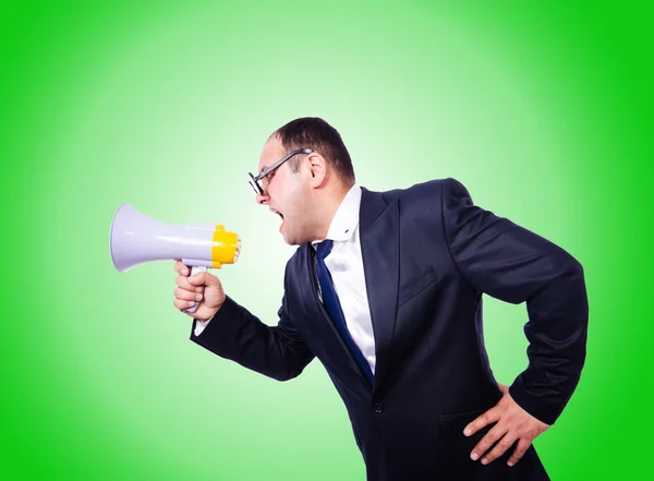 Grappige mens met luidspreker tegen het verloop — Stockfoto