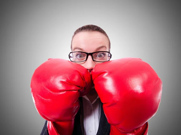 Mulher com luvas de boxe — Fotografia de Stock