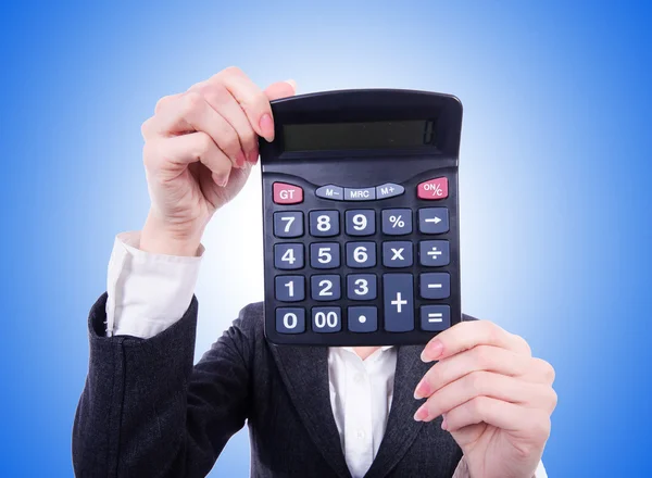 Nerd vrouwelijke boekhouder met calculator — Stockfoto