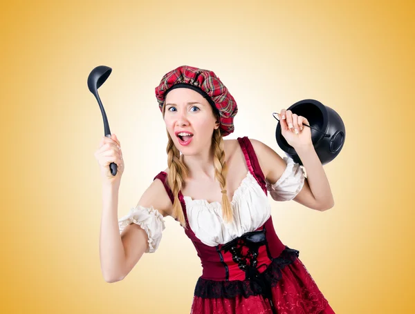 Giovane donna in costume tradizionale tedesco — Foto Stock