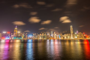 Gün batımında Hong Kong manzarası