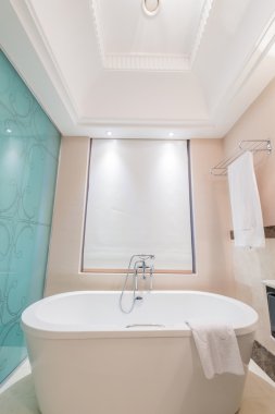Küvetli modern banyo iç