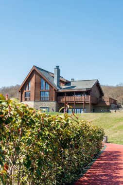 Modern parlak yaz günü evde