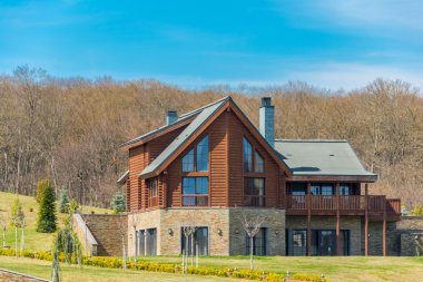 Modern parlak yaz günü evde