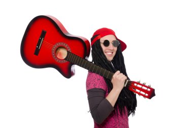 Kadın gitarist beyaz üzerine izole