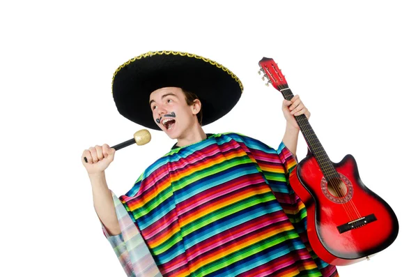 Grappige jonge mexican met gitaar geïsoleerd op wit — Stockfoto