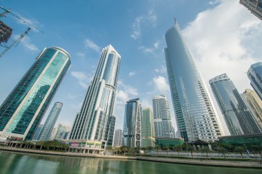 Uzun boylu gökdelenler Marina bölgesinde, Dubai, Birleşik Arap Emirlikleri