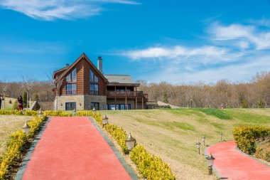 Modern parlak yaz günü evde