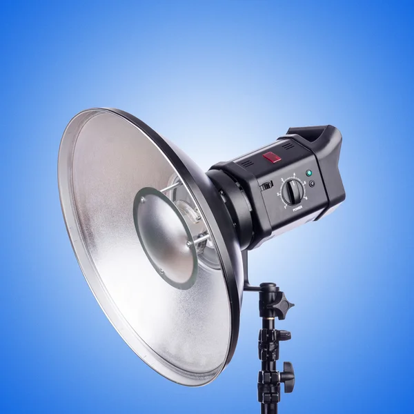 Studio light stand against the gradient — Stock Photo, Image