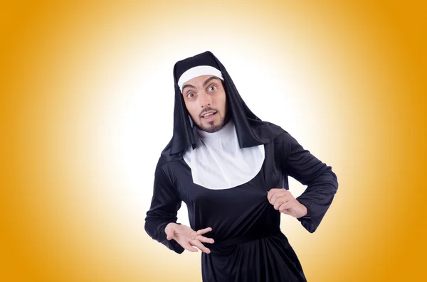 Mannelijke non in grappige religieuze concept — Stockfoto