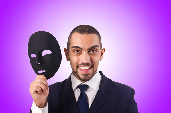 Man met masker tegen het verloop — Stockfoto