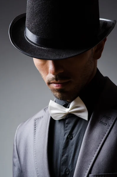 Homme avec chapeau dans le concept vintage — Photo