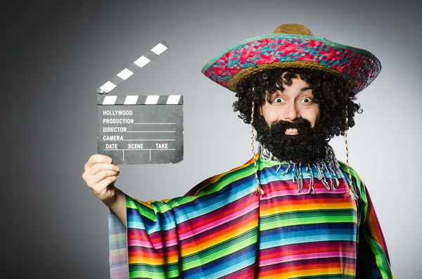 Drôles poilu mexicain avec film clapper — Photo