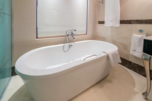 Modern bathroom interior with bathtub — Stock Photo, Image