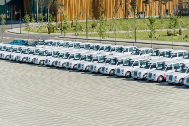 Londra taksileri Bakıda