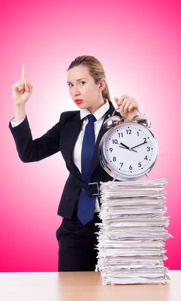 Mujer mujer de negocios con reloj — Foto de Stock