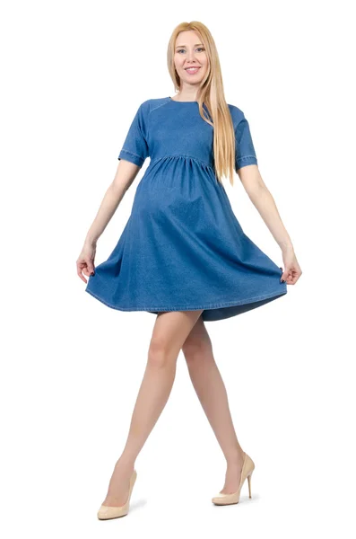 Όμορφη έγκυο γυναίκα σε μπλε φόρεμα που απομονώνονται σε λευκό — Φωτογραφία Αρχείου