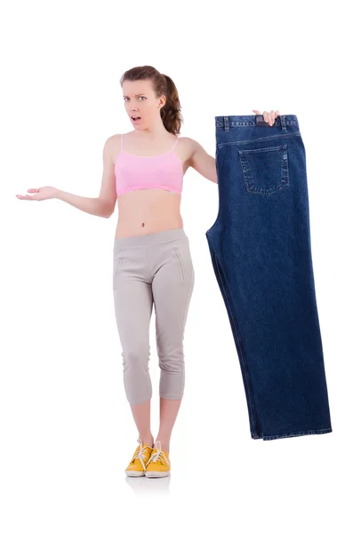 Žena s nadrozměrnými džínami v dietní koncepci — Stock fotografie