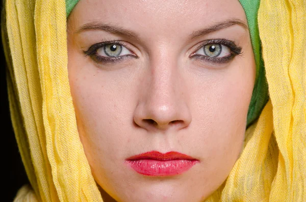 Woman wearing headscarf — Stock Photo, Image