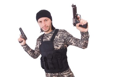 Askeri üniformalı genç adam.