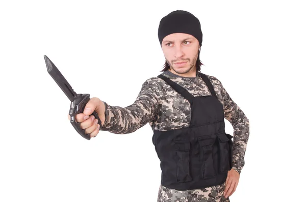 Mladý muž ve vojenské uniformě drží nůž izolovaných na bílém — Stock fotografie