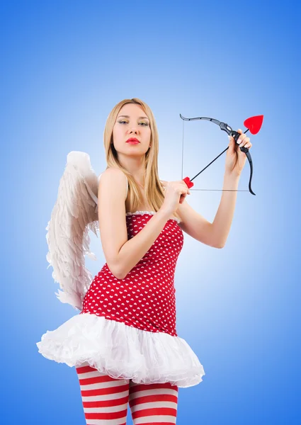 Mulher com arco no conceito valentine — Fotografia de Stock