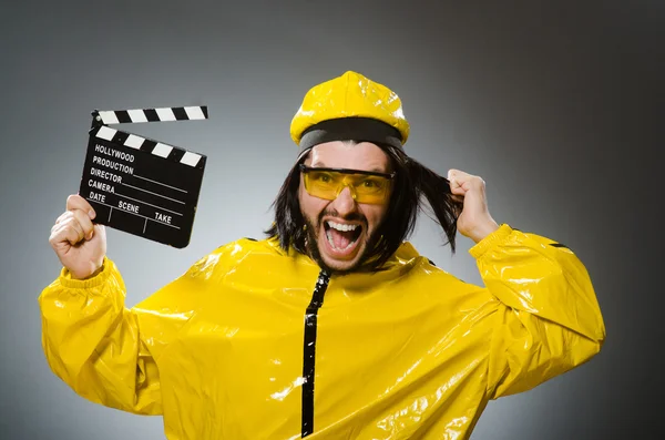 Hombre vestido de traje amarillo — Foto de Stock