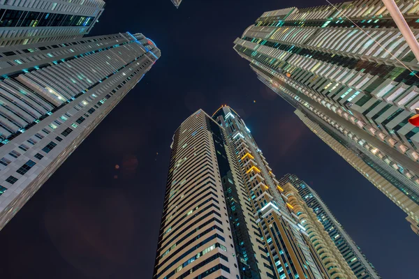 Höga skyskrapor i Marina district, Dubai i Förenade Arabemiraten — Stockfoto